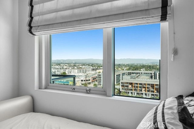 13600 Marina Pointe Dr., Marina del Rey CA: https://media.crmls.org/medias/2366ae95-3f22-4159-9402-b78b2e2284fa.jpg
