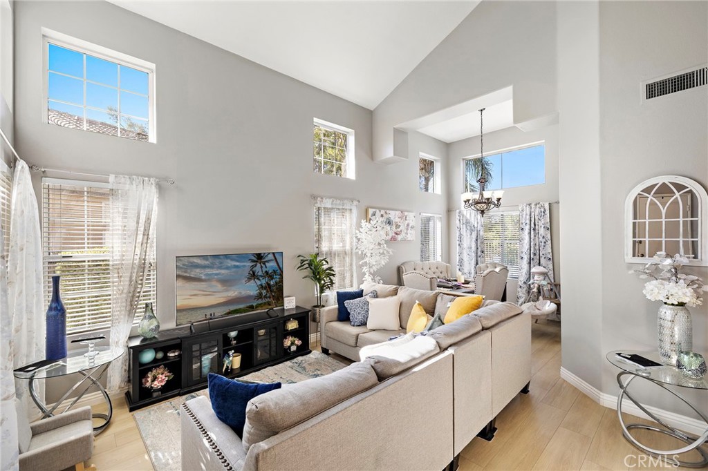 2366e64d B536 4180 B3ca Fd4fcb5c76d2