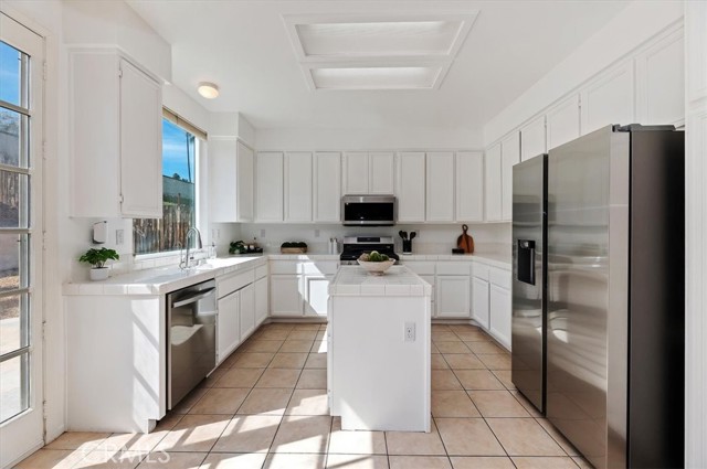 Detail Gallery Image 19 of 40 For 1378 Coral Gables, Corona,  CA 92881 - 4 Beds | 3 Baths