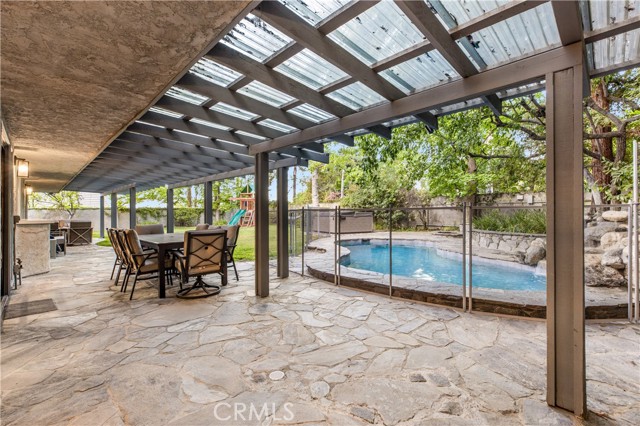 6032 County Oak Road, Woodland Hills CA: https://media.crmls.org/medias/23678cf1-4a2a-40da-b84b-267a48c16b7c.jpg