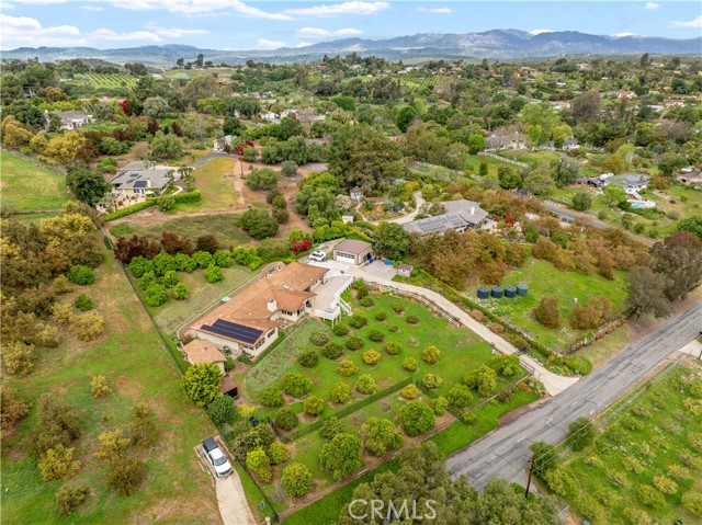 735 Del Valle Drive, Fallbrook CA: https://media.crmls.org/medias/2367ada8-2803-4f92-b3d9-31f6b92f8e22.jpg