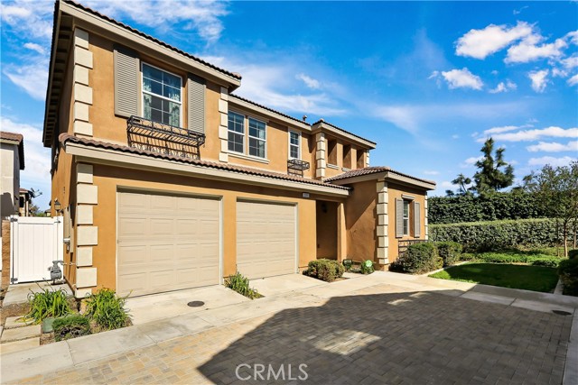309 W Via Rua Flores, Ontario CA: https://media.crmls.org/medias/23680eb1-b45e-4a01-aee2-69cf237b344c.jpg