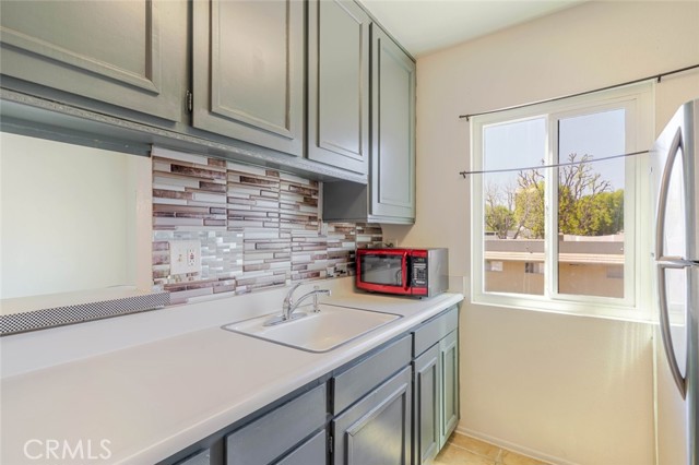 Detail Gallery Image 11 of 22 For 17900 Sherman Way #320,  Reseda,  CA 91335 - 1 Beds | 1 Baths