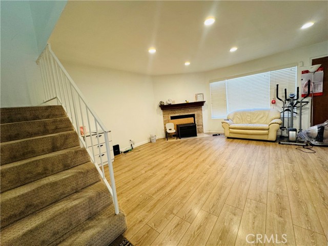 Detail Gallery Image 3 of 11 For 1419 S Marguerita Ave #H,  Alhambra,  CA 91803 - 4 Beds | 3/1 Baths