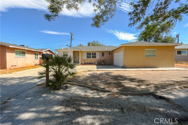 438 E Avenue R5, Palmdale CA: https://media.crmls.org/medias/23688b32-1e7f-427d-90c0-5f54de908b89.jpg