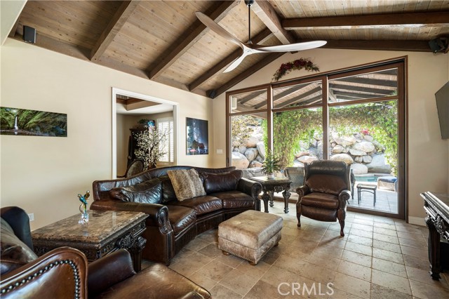 42179 Calle Paramo, Murrieta CA: https://media.crmls.org/medias/2368c0db-5738-4ce1-a784-eb15777dc722.jpg