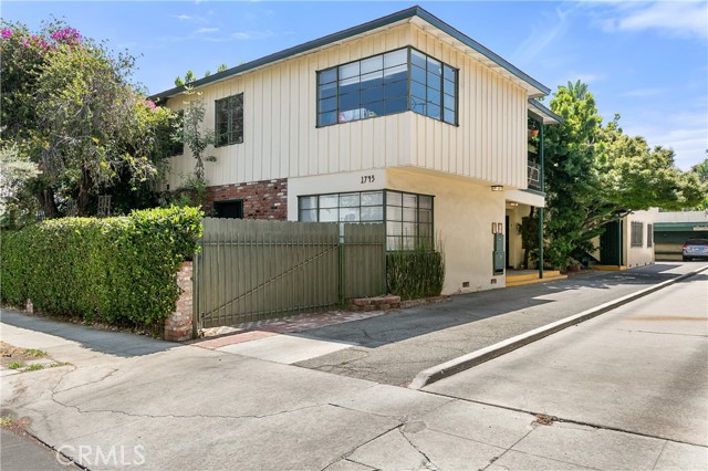 Detail Gallery Image 1 of 21 For 1745 N Mariposa Ave #6,  Los Angeles,  CA 90027 - 2 Beds | 1 Baths