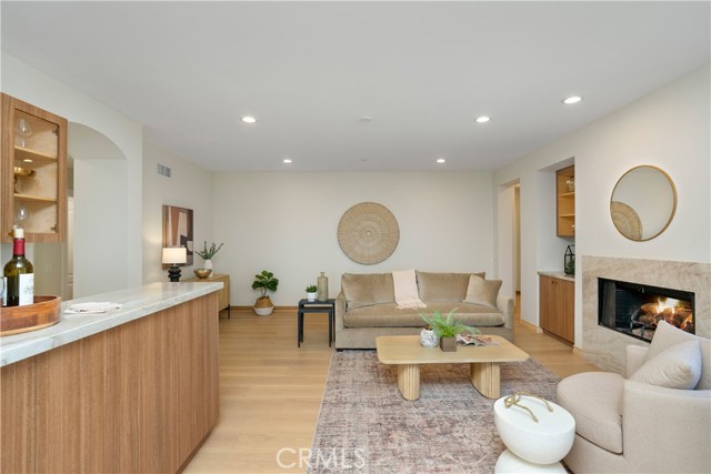 3318 Durham Court, Burbank CA: https://media.crmls.org/medias/236a22e3-d3cc-40d2-91f0-eb397173e8c8.jpg