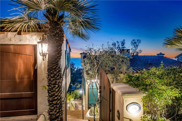 802 Rembrandt Drive, Laguna Beach CA: https://media.crmls.org/medias/236af28e-3a4e-4033-94d9-fd117d3fb804.jpg
