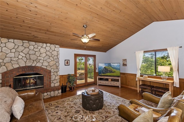 Detail Gallery Image 7 of 29 For 28662 Zion Dr, Lake Arrowhead,  CA 92352 - 3 Beds | 2 Baths