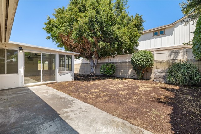 8065 E Ring Street, Long Beach CA: https://media.crmls.org/medias/236b6084-7db6-4469-8d9f-8e639410291b.jpg