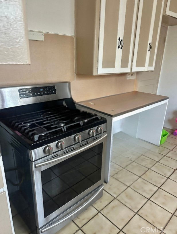 241 S Kern Avenue, Los Angeles CA: https://media.crmls.org/medias/236b6603-39a4-4c78-8cf1-f1751b2733ad.jpg