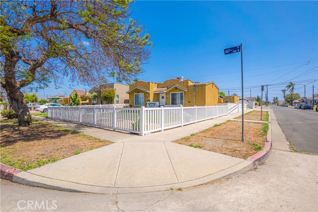 764 W 107th Street, Los Angeles CA: https://media.crmls.org/medias/236c300c-7f33-456e-8f1e-dbfd9e6fee32.jpg