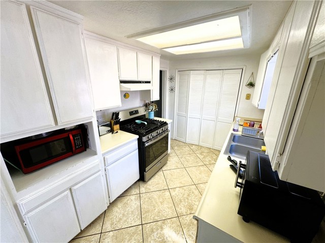 10281 Elmore Avenue, Whittier CA: https://media.crmls.org/medias/236c4f6f-8a5f-4985-ac8e-6fe76851ba5b.jpg