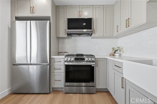 Detail Gallery Image 8 of 42 For 9502 via Salerno, Burbank,  CA 91504 - 2 Beds | 3 Baths