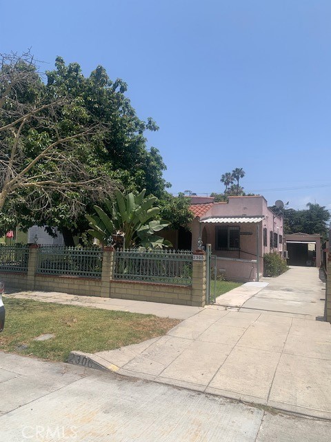 2306 Alsace Avenue, Los Angeles CA: https://media.crmls.org/medias/236d3556-a083-4117-a4b0-1a0525c868fe.jpg