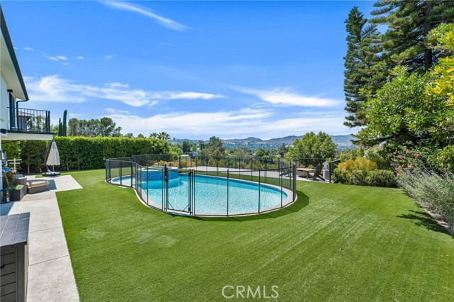 23241 Aetna Street, Woodland Hills CA: https://media.crmls.org/medias/236e98b5-12a6-4d11-815c-18901be513b6.jpg