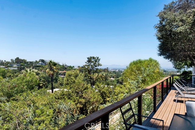 17072 Oak View Drive, Encino CA: https://media.crmls.org/medias/236edb7b-bc9f-4c02-83b7-23a00d290344.jpg