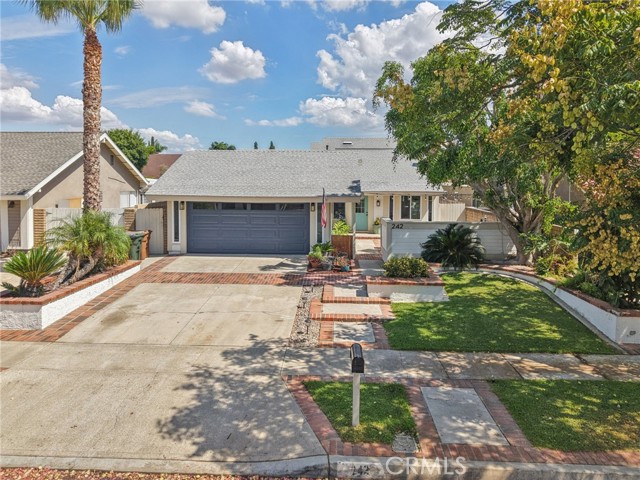 242 N Camino Arroyo, Anaheim CA: https://media.crmls.org/medias/236efb52-8511-4a43-8149-9b1e4e6cd39d.jpg