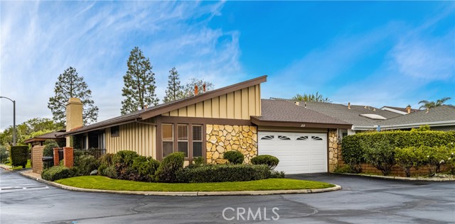 Detail Gallery Image 1 of 1 For 2121 Barclay Ct, Santa Ana,  CA 92701 - 2 Beds | 2 Baths