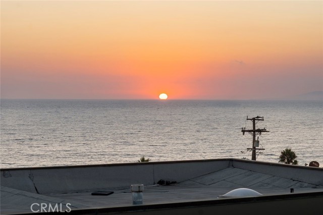 213 Seaview Street, Manhattan Beach CA: https://media.crmls.org/medias/236fe558-92cb-44db-9575-2384063fccfe.jpg