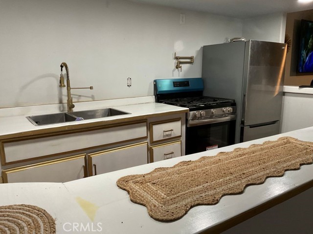 15678 AVION Lane, Victorville CA: https://media.crmls.org/medias/237009fe-cea7-47b3-baf5-669d5035d6b8.jpg