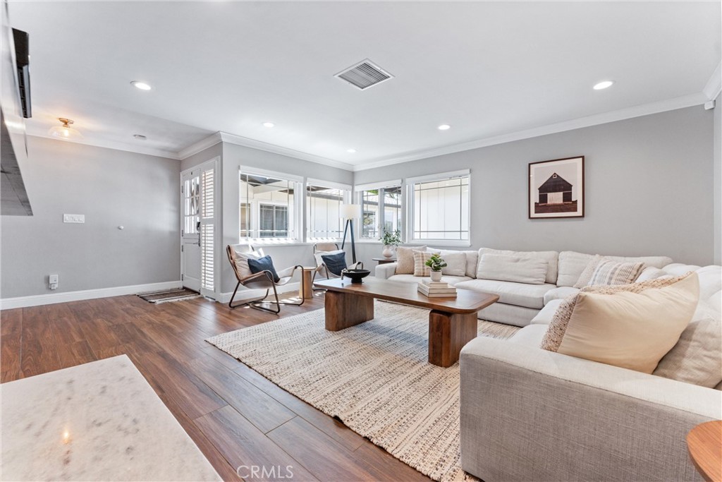 MLS #OC25137424 img 10