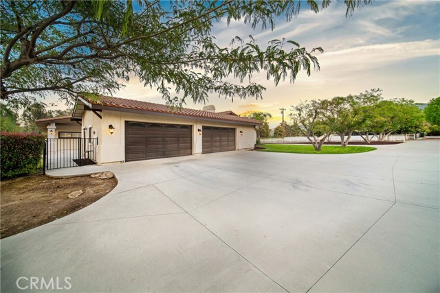 9394 Gum Tree Drive, Corona CA: https://media.crmls.org/medias/23716636-3606-49bf-9c7b-0f498125f3d2.jpg