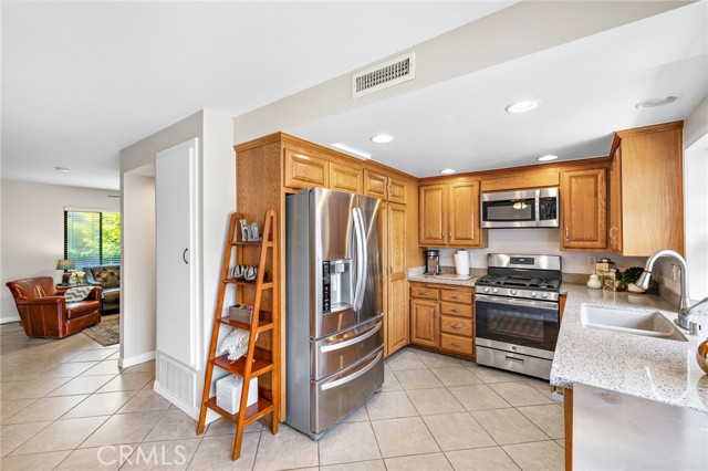 Detail Gallery Image 9 of 28 For 2870 N Cottonwood St, Unit 2, Orange,  CA 92865 - 3 Beds | 1/1 Baths