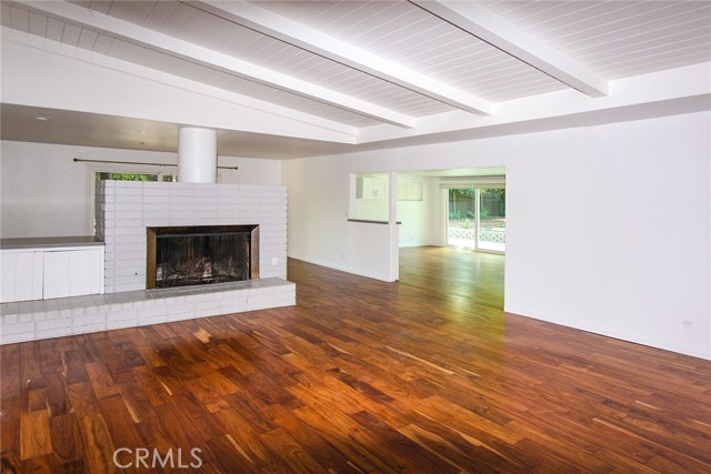 Detail Gallery Image 10 of 26 For 19756 Collier, Woodland Hills,  CA 91364 - 4 Beds | 2/1 Baths