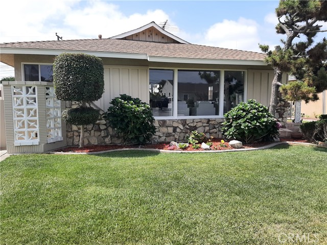 9864 Van Ruiten Street, Bellflower CA: https://media.crmls.org/medias/2372a27e-64bc-4c47-9753-1c5cc6f43480.jpg