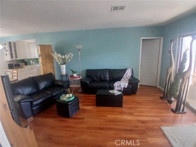 7650 Wilbur Avenue, Reseda CA: https://media.crmls.org/medias/2372dd24-4f70-49cd-a160-0b244861dac2.jpg