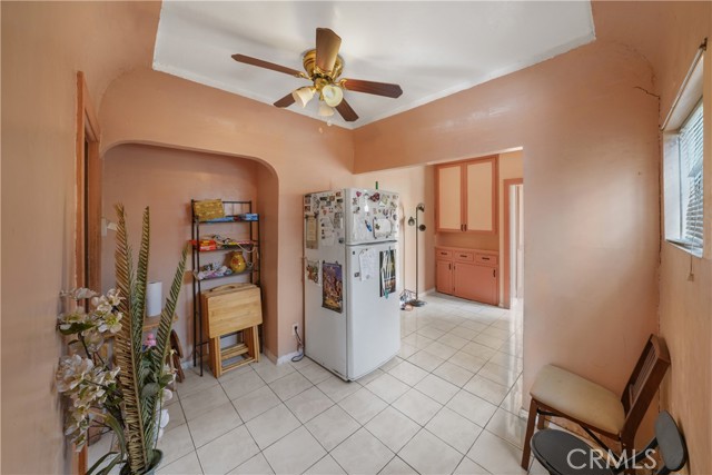 3825 Liberty Boulevard, South Gate CA: https://media.crmls.org/medias/2372f20c-87e8-4516-b14d-88b8b2437421.jpg