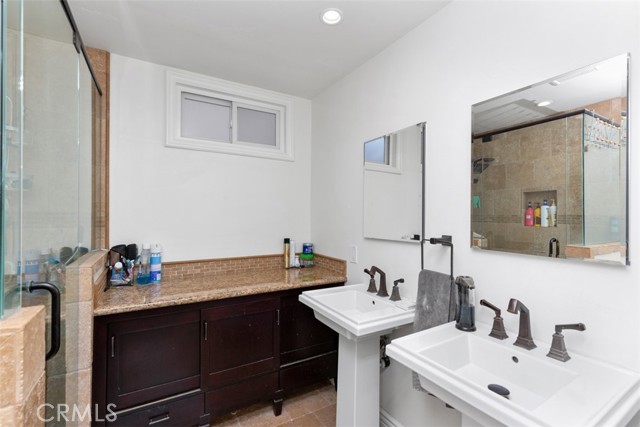 24911 Via Santa Cruz, Mission Viejo CA: https://media.crmls.org/medias/23735758-85e5-47f4-91a7-b3692e864472.jpg
