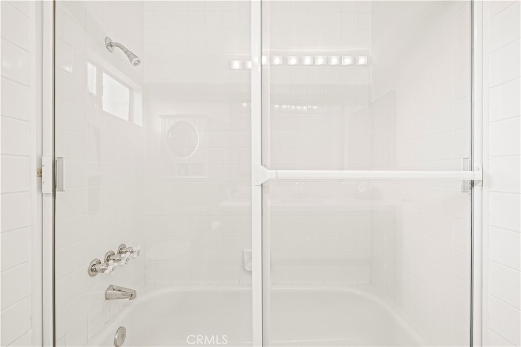 https://media.crmls.org/medias/23738239-c0b3-4092-bf38-5644b3c58a72.jpg?preset=X-Large