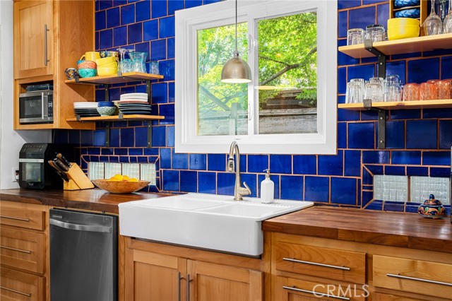 466 E 2nd Avenue, Chico CA: https://media.crmls.org/medias/2373a074-4e0d-40a5-baa5-535fd071534a.jpg