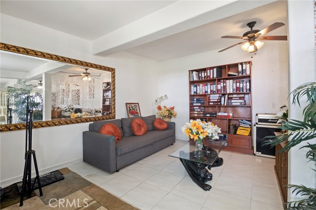 23900 Darbun Drive, Newhall CA: https://media.crmls.org/medias/2373ab55-375d-48d3-b67c-33152fe3bec9.jpg