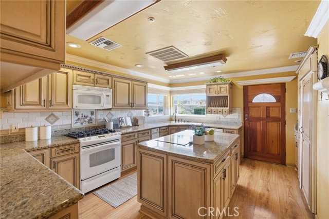 Detail Gallery Image 7 of 44 For 29952 Louis Ave, Canyon Country,  CA 91351 - 5 Beds | 4 Baths