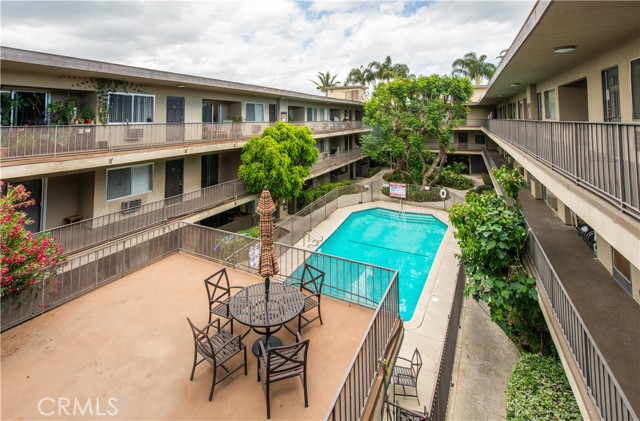 5415 Newcastle Avenue, Encino CA: https://media.crmls.org/medias/2375eccc-061f-46da-b836-5cfda5008c57.jpg