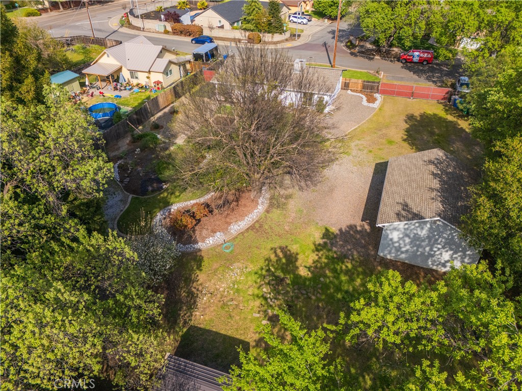 https://media.crmls.org/medias/2377ea5e-c9cc-47b1-b3ac-a8bde08c9d28.jpg?preset=X-Large