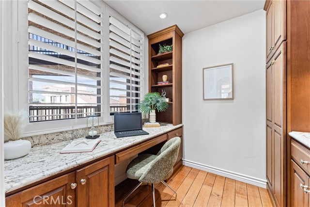 201 Bay Shore Avenue, Long Beach CA: https://media.crmls.org/medias/2377f870-6338-406f-831a-303c179ab69e.jpg