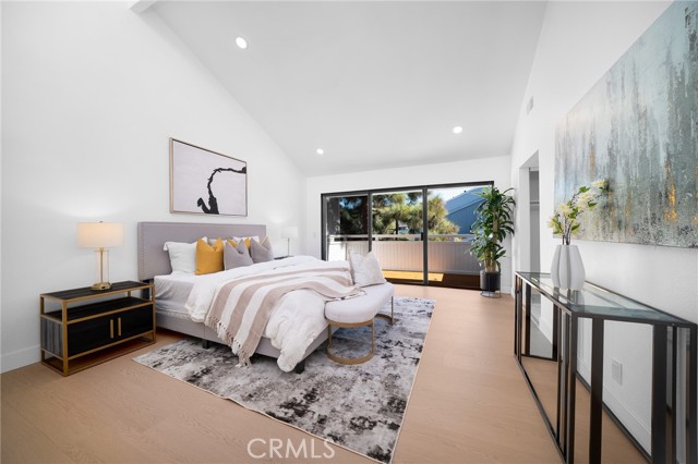 Detail Gallery Image 14 of 27 For 102 Intrepid, Newport Beach,  CA 92663 - 4 Beds | 3 Baths