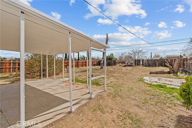 16245 Pine Street, Hesperia CA: https://media.crmls.org/medias/23790993-f3ae-45fe-a666-6fa729b4667d.jpg