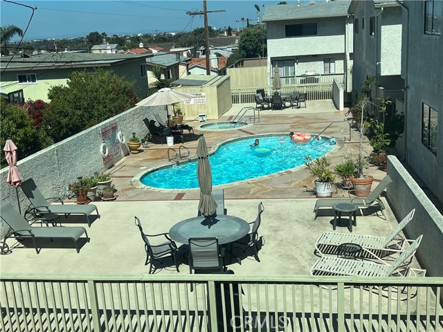 2611 Ruhland Avenue, Redondo Beach, California 90278, 2 Bedrooms Bedrooms, ,2 BathroomsBathrooms,Residential,Sold,Ruhland,PW22119568