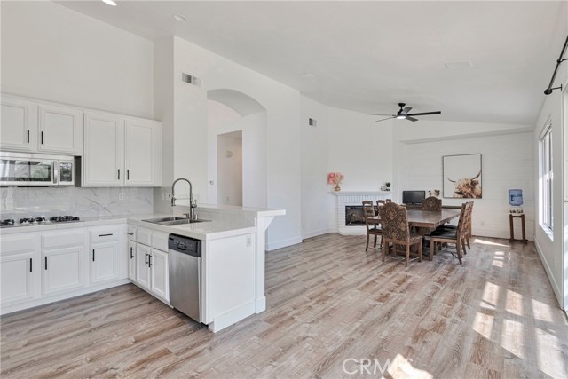 Detail Gallery Image 9 of 33 For 14310 Platt Ct, Canyon Country,  CA 91387 - 3 Beds | 2 Baths