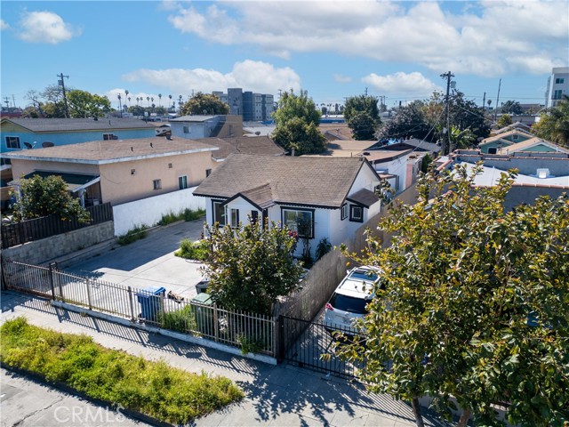 332 70th Street, Los Angeles, California 90003, 3 Bedrooms Bedrooms, ,2 BathroomsBathrooms,Single Family Residence,For Sale,70th,CV24067245