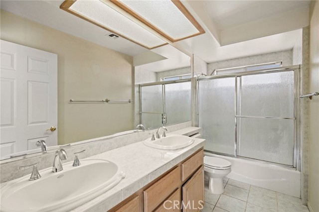 11833 Pendleton Street, Sun Valley CA: https://media.crmls.org/medias/237d3aba-4ac9-4688-83b8-1246bea489c1.jpg
