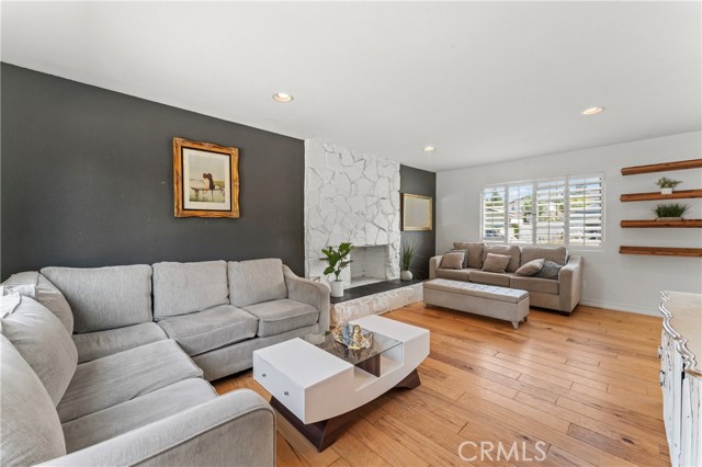 1391 Lowery Street, Simi Valley CA: https://media.crmls.org/medias/237ee86c-f2c6-4bf9-b694-b50e36ca2494.jpg