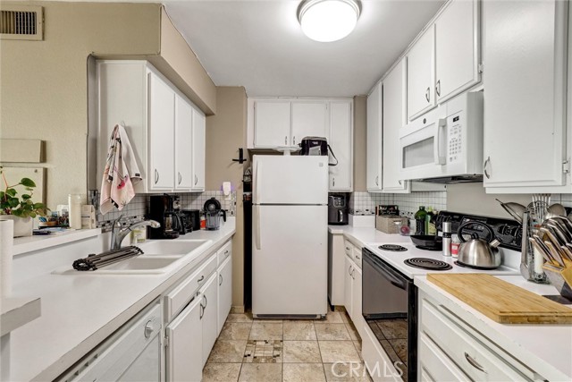 1750 E Ocean Boulevard, Long Beach CA: https://media.crmls.org/medias/23803e16-e624-486d-a36e-24c5f58c8a74.jpg