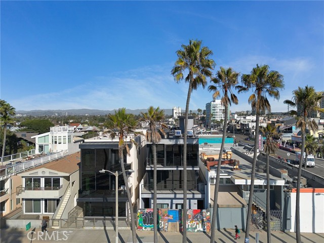 3011 Ocean Front Walk, Venice CA: https://media.crmls.org/medias/23809c48-4f43-4e3c-8c00-d6578062f73b.jpg